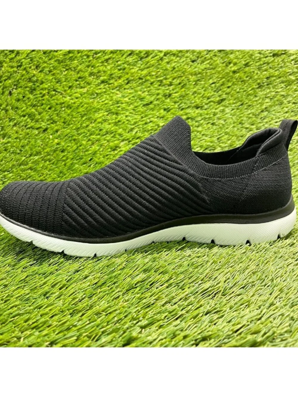 Skechers Womens Size 10D Black White Athletic Walking Slip On Shoes Sneakers_2